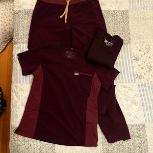 Figs Deep Purple Livingston LT, REMIX Catarina panel top M, Salta L